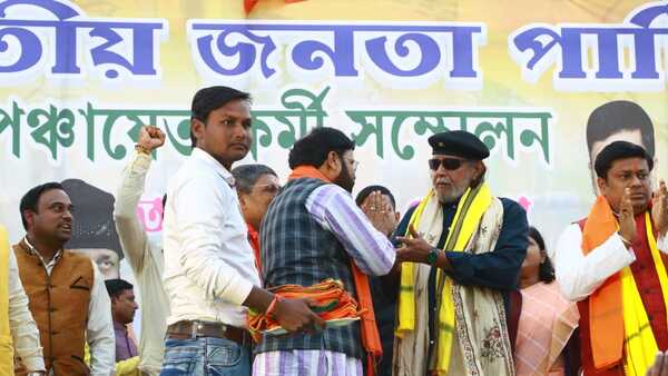 তৃণমূলকে হঠাতে প্রস্তাব