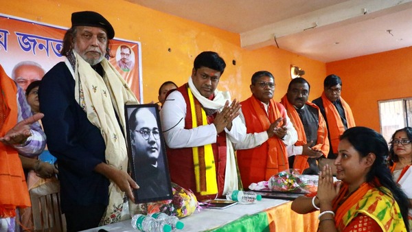 সাইকেলকে বাঁচাতে গিয়ে দুর্ঘটনাগ্রস্ত মিঠুনের গাড়ি