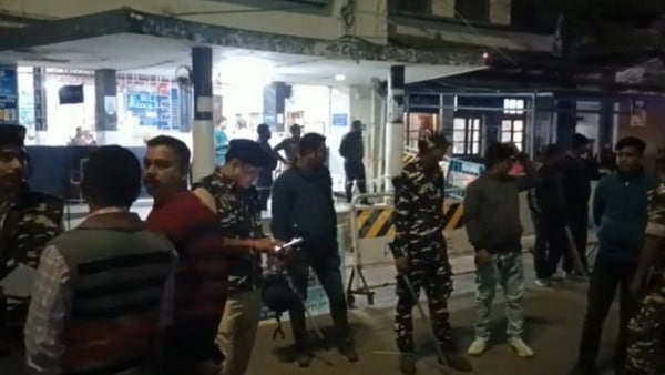 ১০ জনের বিরুদ্ধে এফআইআর