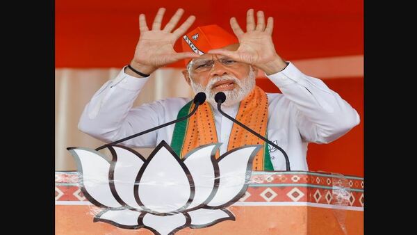 নরেন্দ্র মোদী মুখ্যমন্ত্রীর থাকার সময়ে মন্ত্রী ছিলেন