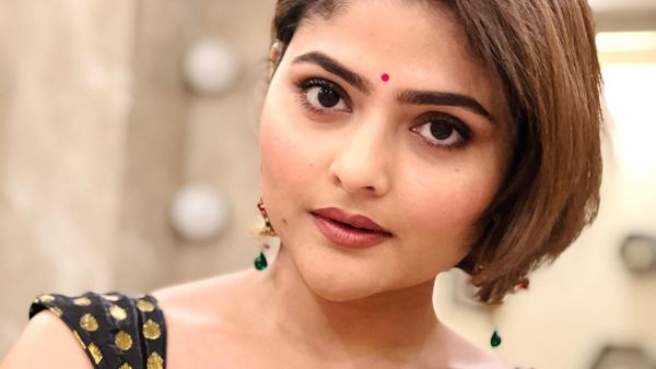 ব্রেন স্ট্রোকে আক্রান্ত হয়ে কোমায় ঐন্দ্রিলা শর্মা, ভেঙে পড়েছেন প্রেমিক সব্যসাচী ব্রেন স্ট্রোকে আক্রান্ত হয়ে কোমায় ঐন্দ্রিলা শর্মা, ভেঙে পড়েছেন প্রেমিক সব্যসাচী