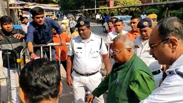 ফের আদালতে পার্থ