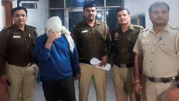বন্ধুদের কাছে বাঁচানোর আর্তি শ্রদ্ধা