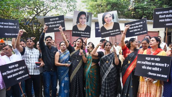 আফতাবের সঙ্গে সম্পর্ক রাখতে পরিবার ত্যাগ শ্রদ্ধার