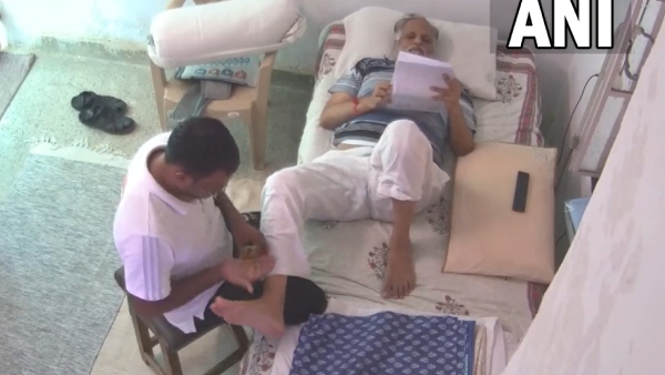 তিহার জেলে আরাম করে বডি মেসেজ মন্ত্রীমশাইয়ের, কেজরিওয়াল ও সত্যেন্দ্র জৈনের বিরুদ্ধে অভিযোগ দায়ের বিজেপির তিহার জেলে আরাম করে বডি মেসেজ মন্ত্রীমশাইয়ের, কেজরিওয়াল ও সত্যেন্দ্র জৈনের বিরুদ্ধে অভিযোগ দায়ের বিজেপির