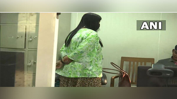 সই নিয়ে সুকন্যার অজান্তে লেনদেন