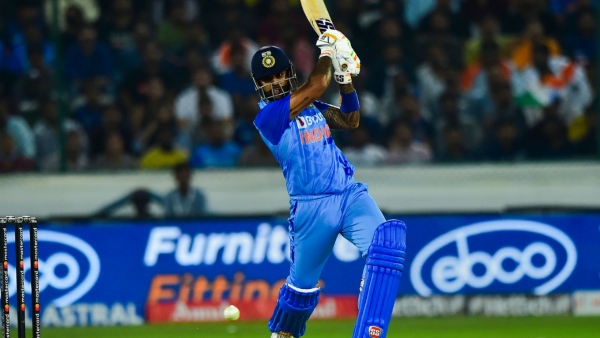 শীর্ষ স্থান ধরে রেখেছেন সূর্যকুমার যাদব: