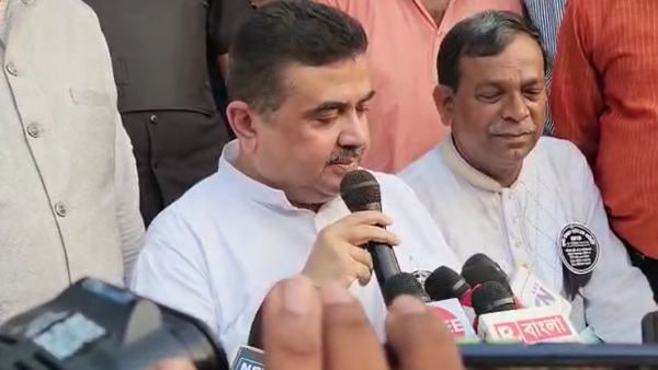 কান দিয়ে দেখেন
