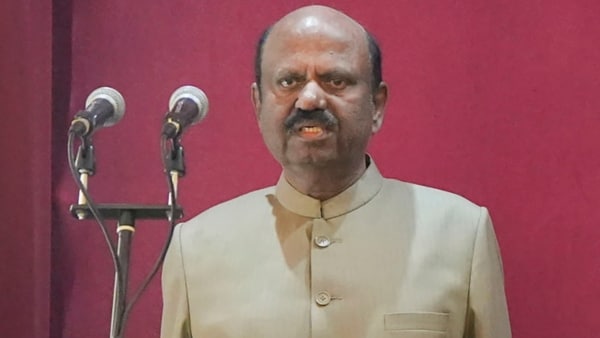 রাজ্যপালকে রাজ্য সরকারের জেরক্স মেশিন বলে কটাক্ষ