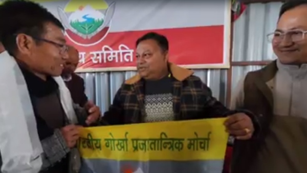 গোর্খা প্রজাতান্ত্রিক মোর্চার শক্তিবৃদ্ধি পাহাড়ে