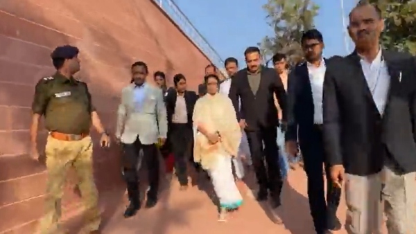 Mamata Banerjee: পুস্করে মমতাকে দেখে জয় শ্রীরাম স্লোগান, ব্রহ্মামন্দিরে আরতি মুখ্যমন্ত্রীর Mamata Banerjee: পুস্করে মমতাকে দেখে জয় শ্রীরাম স্লোগান, ব্রহ্মামন্দিরে আরতি মুখ্যমন্ত্রীর