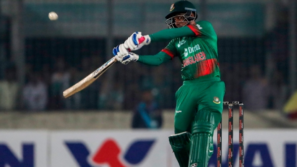 শেষ উইকেটে ৫১ রানের পার্টনারশিপ: