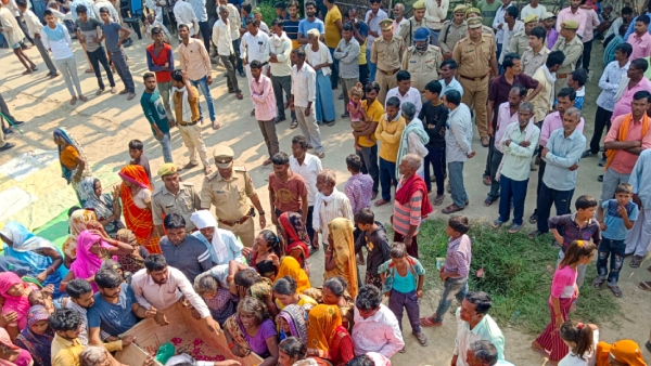 Gujarat election 2022: মোদীর রাজ্যেই অনুন্নয়নের ছবি, ভোটাধিকার নেই সুরাটে উপেক্ষিত ভিন রাজ্যের শ্রমিকরা Gujarat election 2022: মোদীর রাজ্যেই অনুন্নয়নের ছবি, ভোটাধিকার নেই সুরাটে উপেক্ষিত ভিন রাজ্যের শ্রমিকরা