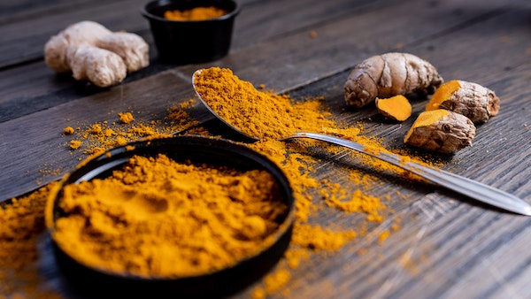 হলুদ কাউকে দান করুন