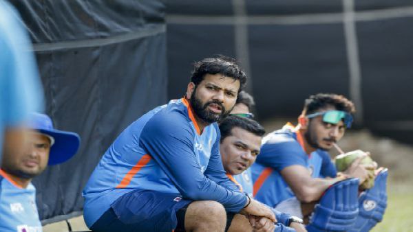ফিল্ডিংয়ের সময়ে আঙুলে চোট পেলেন রোহিত শর্মা, সঙ্গে সঙ্গে নিয়ে যাওয়া হল হাসপাতালে ফিল্ডিংয়ের সময়ে আঙুলে চোট পেলেন রোহিত শর্মা, সঙ্গে সঙ্গে নিয়ে যাওয়া হল হাসপাতালে