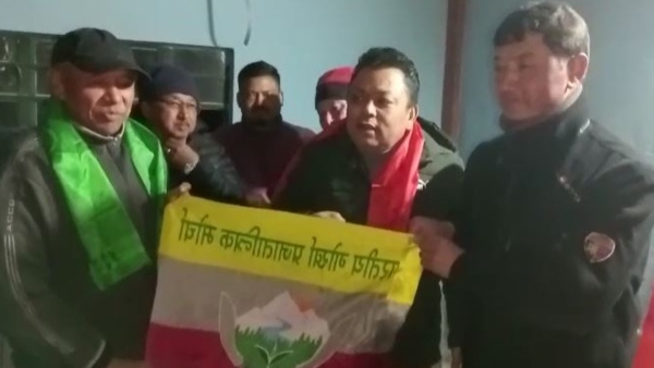 এবার সিপিএমেও ভাঙন ধরালেন অনীত, দলবদলের হিড়িক পাহাড়ে এবার সিপিএমেও ভাঙন ধরালেন অনীত, দলবদলের হিড়িক পাহাড়ে