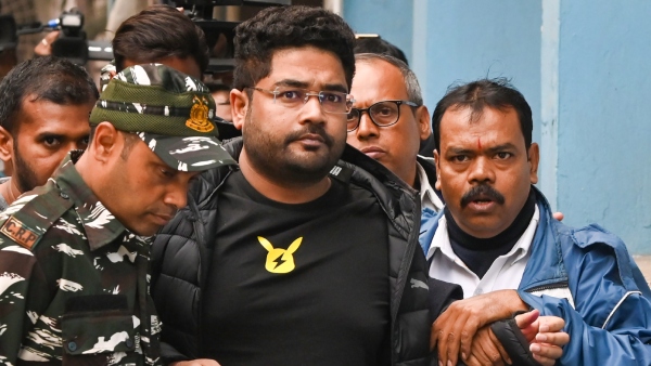 কুন্তল ঘোষের মুখে কেন ভাইপোর নাম নেই