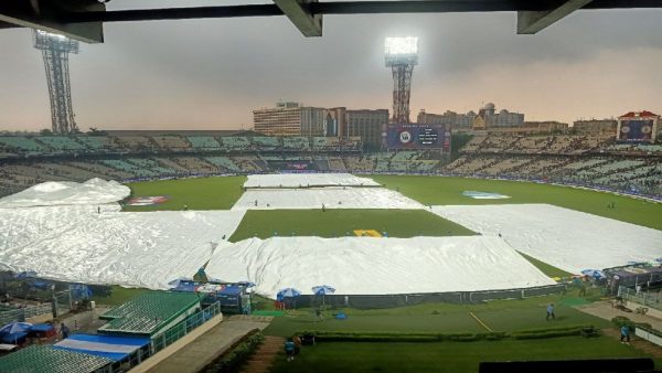 ঢেকে দেওয়া হল পিচ