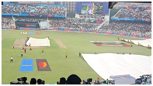 বৃষ্টিতে খেলা বন্ধ