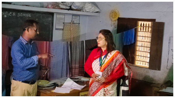 সকাল থেকে বীরভূমের বুথে বুথে শতাব্দী রায়