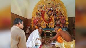 প্রাক্তন রাষ্ট্রপতি নিজেই চণ্ডীপাঠ করলেন বাড়ির পুজোয়, চিরাচরিত অভ্যাসকেই প্রাধান্য