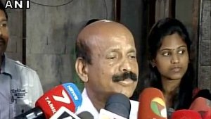 বাতাসের বিরুদ্ধে নেতার অভিযোগের পরামর্শে শোরগোল