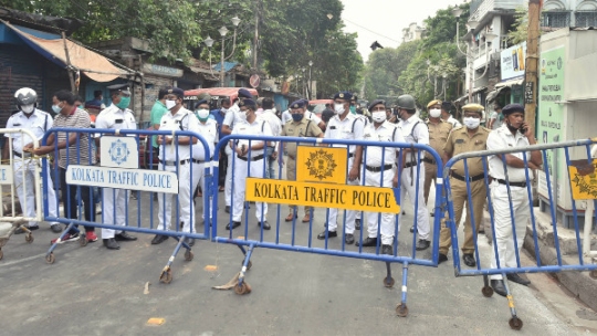 বাংলায় ফিরছে কনটেনমেটন্ট জোন,