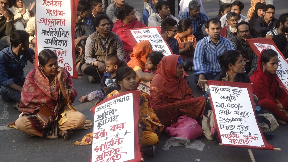 বাংলাদেশে তৈরি পোশাক খাতে শ্রমিকদের আন্দোলন বিক্ষোভ