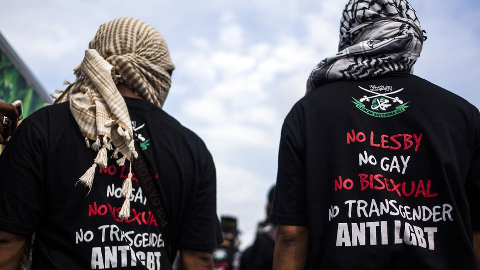 ধর্মীয় গোষ্ঠীগুলোর কাছ থেকে কঠিন বিরোধিতার মুখে পড়েছে এলজিবিটি গ্রুপগুলো ধর্মীয় গোষ্ঠীগুলোর কাছ থেকে কঠিন বিরোধিতার মুখে পড়েছে এলজিবিটি গ্রুপগুলো