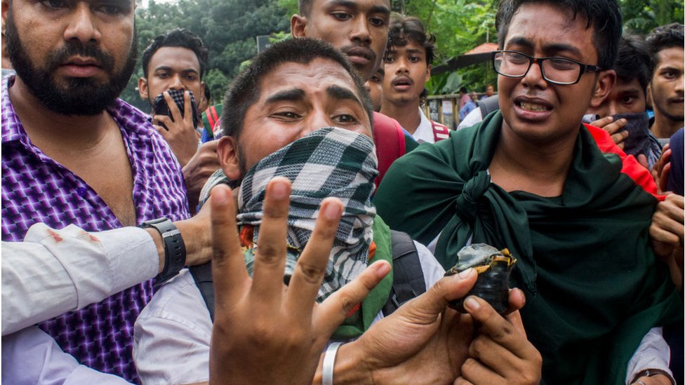 কোটা সংস্কার আন্দোলনের সময় আন্দোলনকারীদের ওপর ককটেল হামলার অভিযোগ উঠেছিল ক্ষমতাসীন দলের ছাত্র সংগঠনটির বিরুদ্ধে কোটা সংস্কার আন্দোলনের সময় আন্দোলনকারীদের ওপর ককটেল হামলার অভিযোগ উঠেছিল ক্ষমতাসীন দলের ছাত্র সংগঠনটির বিরুদ্ধে