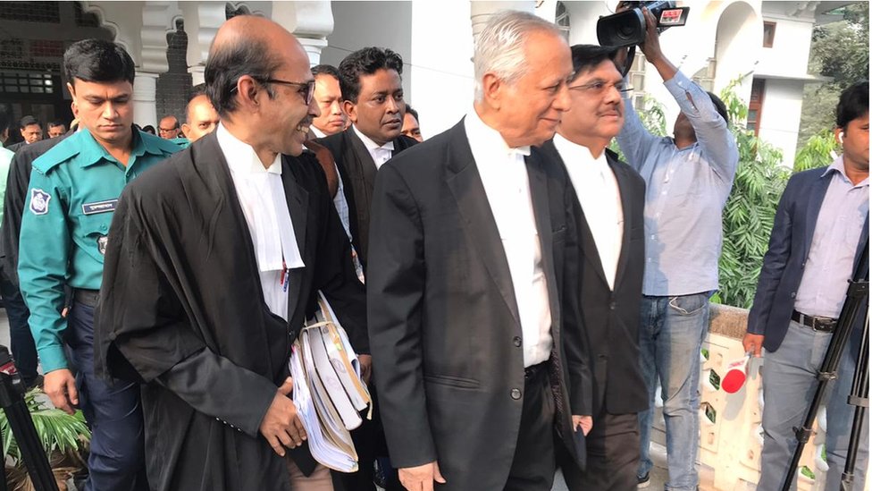 অ্যাটর্নি জেনারেল মাহবুবে আলম ও রাষ্ট্রপক্ষের আইনজীবীরা।