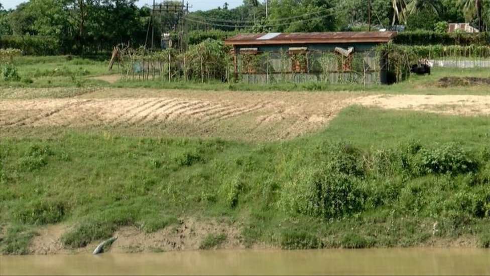 সীমান্তেও ওপারে ফেনীর পানি তুলবার জন্য ভারতের তৈরি পাম্পঘর।