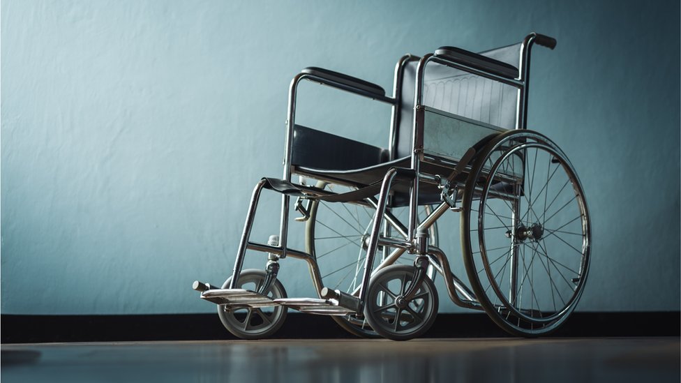 হুইল চেয়ার। হুইল চেয়ার।