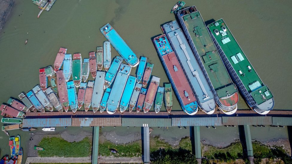 লঞ্চ লঞ্চ