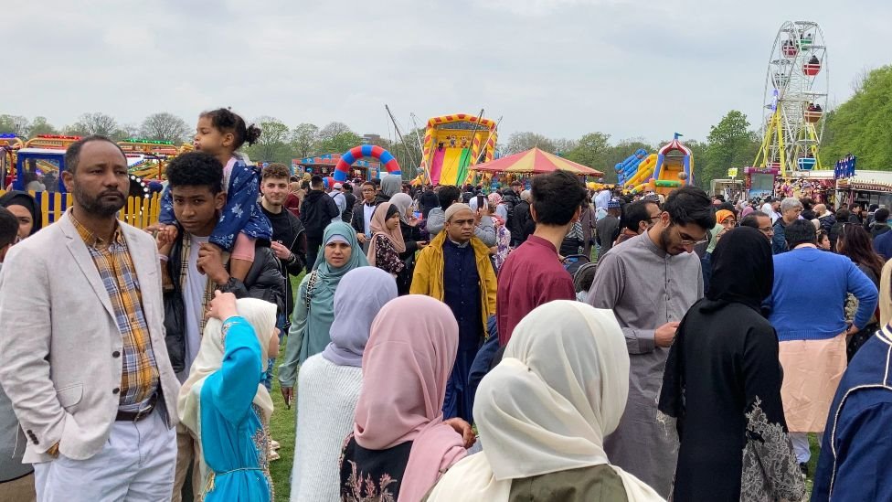 যুক্তরাজ্যসহ বিভিন্ন দেশে মুসলিম কম্যুনিটির সদস্যরা নিজেদের ঈদ উদযাপন করছেন