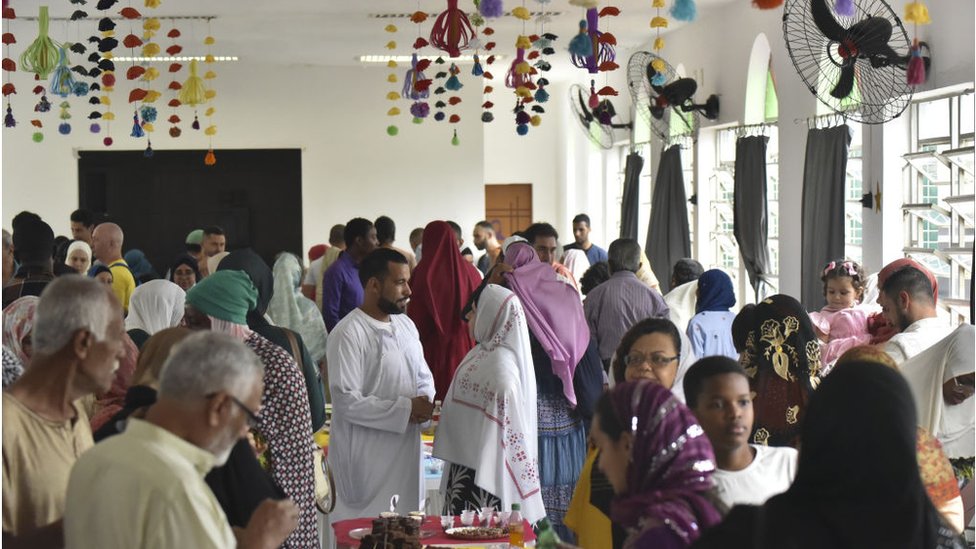 ব্রাজিলের রিও ডি জেনিরোতে ঈদুল ফিতর উদযাপন করছেন মুসলমানরা