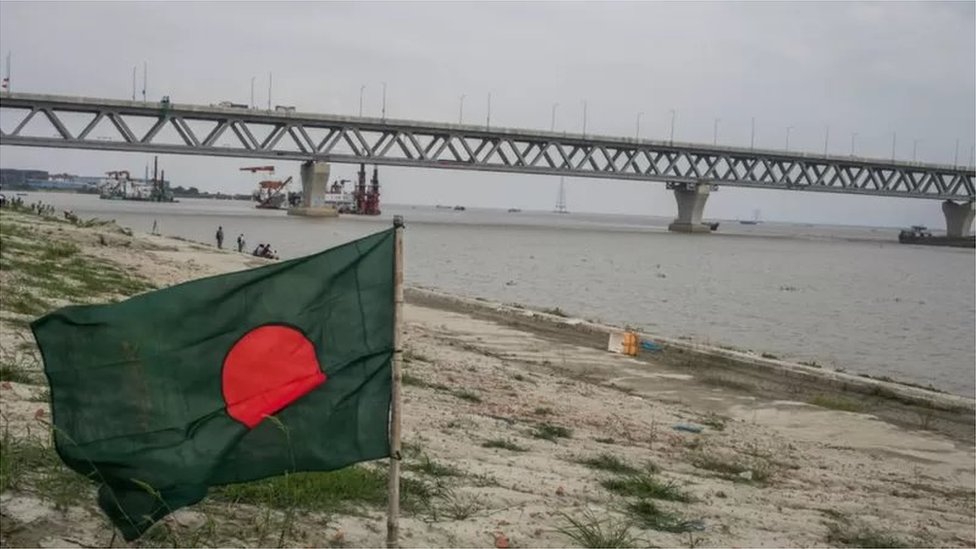 পদ্মা সেতুর মাধ্যমে রাজধানী ঢাকার সঙ্গে দক্ষিণ-পশ্চিমাঞ্চলের ২১টি জেলার সড়কপথে সংযোগ তৈরি হয়েছে