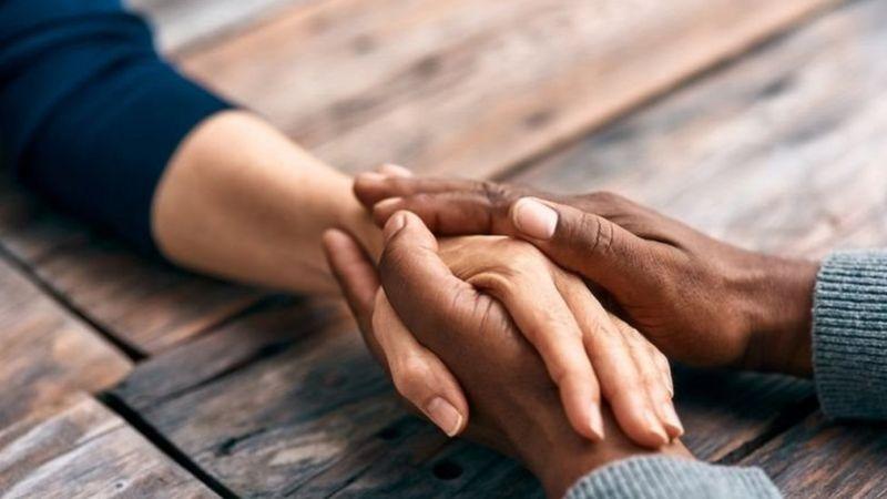 বন্ধুত্ব বা প্রেম- নানা ধরনের সম্পর্ক তৈরির জন্য প্রযুক্তির ওপর নির্ভর করতে শুরু করেছে এখনকার প্রজন্ম বন্ধুত্ব বা প্রেম- নানা ধরনের সম্পর্ক তৈরির জন্য প্রযুক্তির ওপর নির্ভর করতে শুরু করেছে এখনকার প্রজন্ম