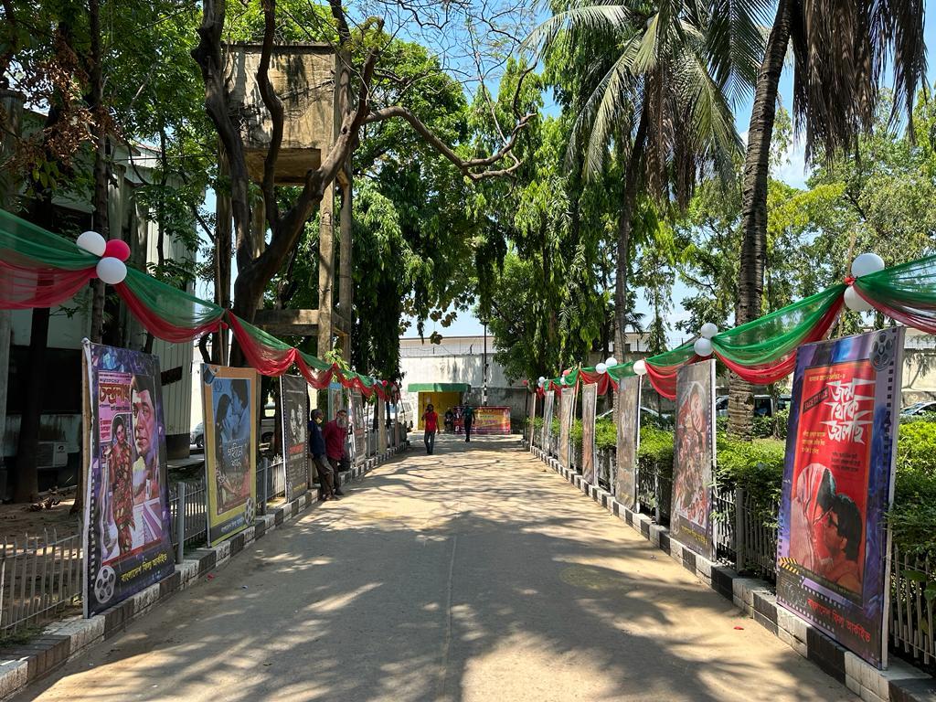 এফডিসিতে আগের মতো সেই জৌলুসপূর্ণ পরিবেশ এখন আর দেখা যায় না