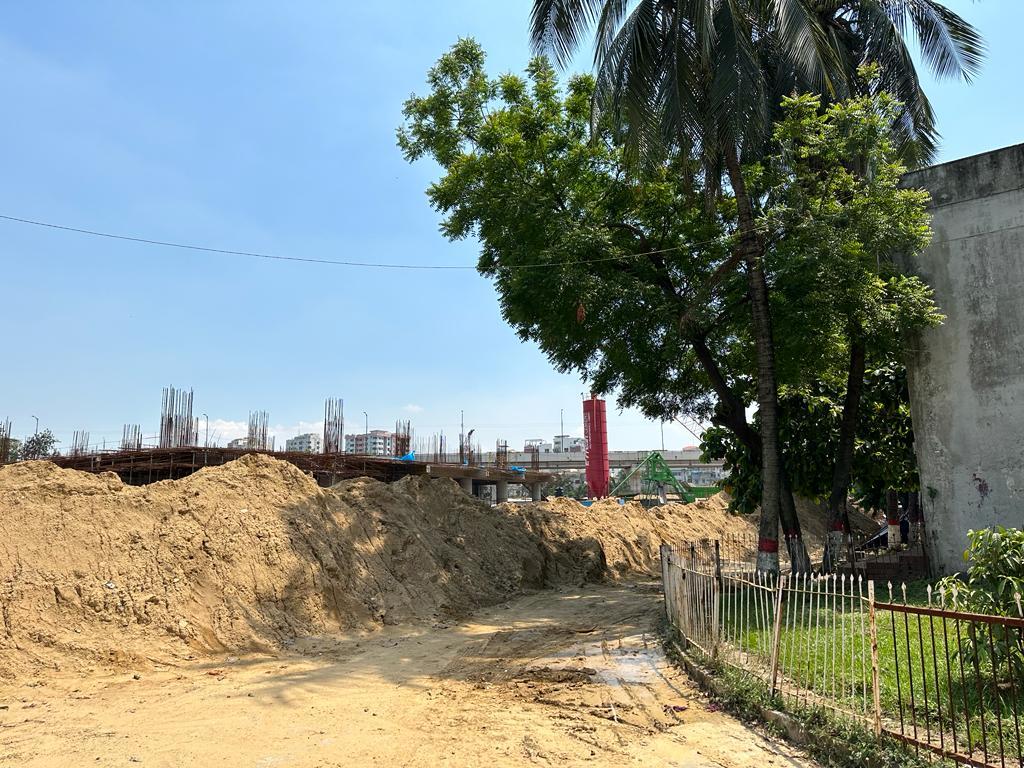 এফডিসির বড় একটি অংশ ভেঙ্গে বহুতল ভবন নির্মাণের কাজ চলছে, যেখানে চলচ্চিত্র নির্মাণে সব ব্যবস্থা থাকবে বলে কর্তৃপক্ষ দাবি করছে।